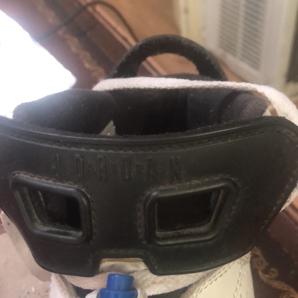 previously loved retro jordans - Picture 3 of 4